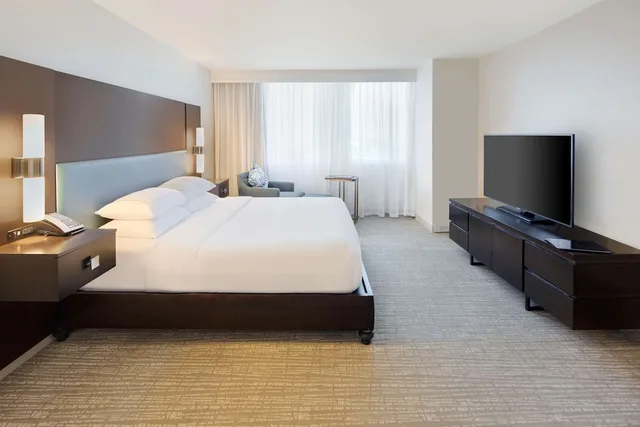 Upgrade, Suite, King Bed, Balcony، Doubletree by Hilton Deerfield Beach Boca Raton 2/3