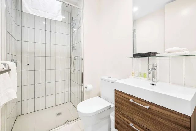شقة بسرير كوين وسريرين منفصلين بغرفتي نوم، Comfort Apartments Box Hill 5/10
