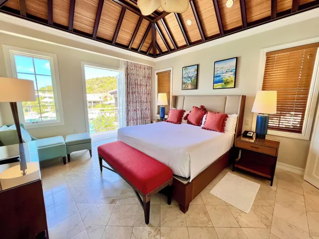 غرفة بسرير كينج بإطلالة على البحر، Scrub Island Resort, Spa & Marina, Autograph Collection 1/4