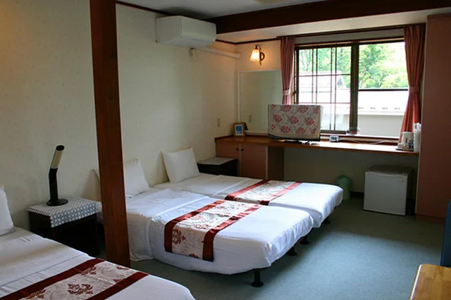 Room, 5 Beds, 3 Beds, Mountain and Lake View، Pension Marie 1/1