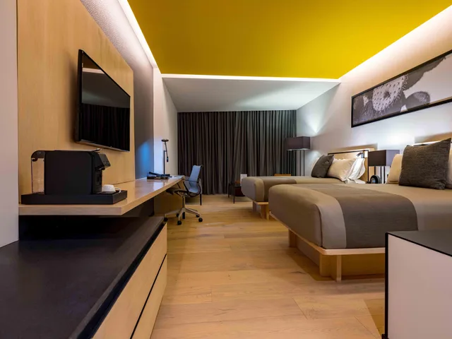 Superior, Double Bed, Street View، Galeria Plaza San Jeronimo 3/4
