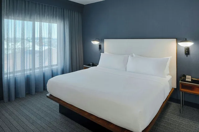 جناح بسرير كينج بغرفة نوم واحدة مع أريكة، Courtyard by Marriott Dayton South 2/10