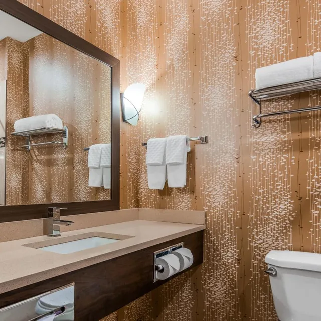 جناح بسرير كوين مع أريكة بمطبخ، Best Western Plus Kindersley Hotel 10/10