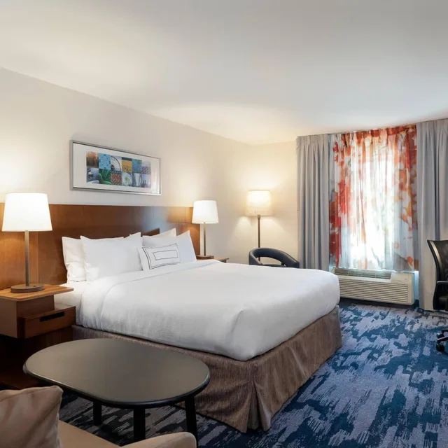 غرفة كبيرة بسرير كينج، Fairfield Inn & Suites Savannah Airport 2/5