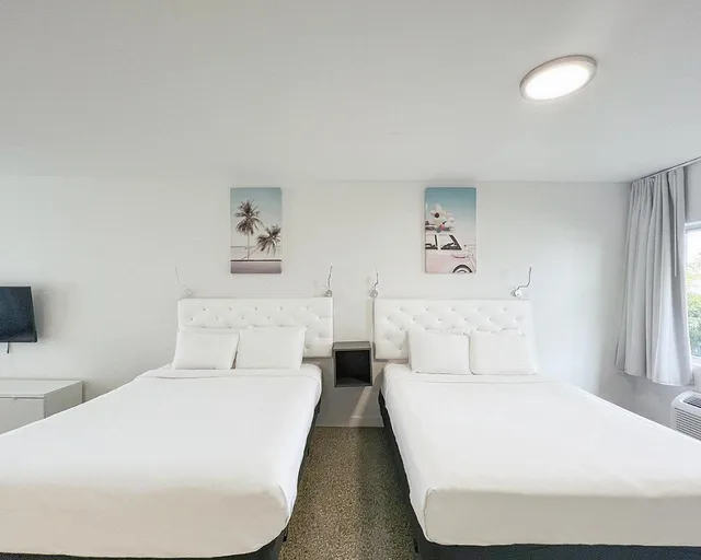 جناح عائلي بسرير كينج وسريرين كوين، Tranquilo A North Beach Village Resort Hotel 2/5