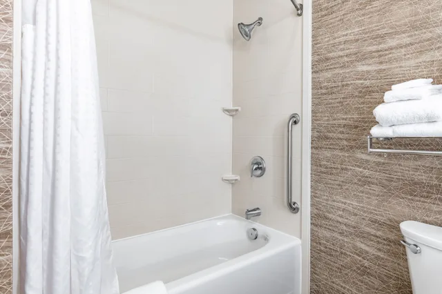 جناح بسريرين كوين، Holiday Inn Express & Suites New Martinsville 10/10