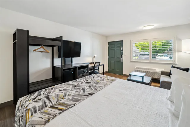 Room, Double Bed, Best Western Plus Hilltop Inn 1/3