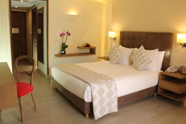 Premium, Queen Bed, Slope View، INTERCONTINENTAL MZAAR LEBANON MOUNTAIN 1/8