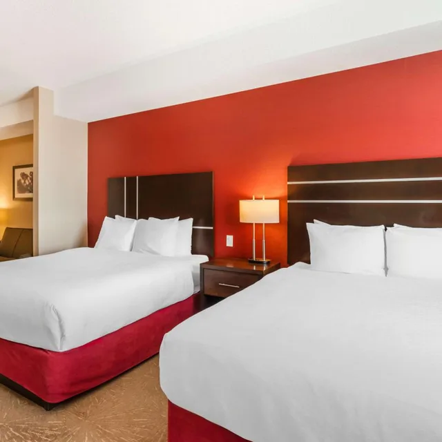 جناح بسرير كوين مع أريكة بمطبخ، Best Western Plus Kindersley Hotel 2/10