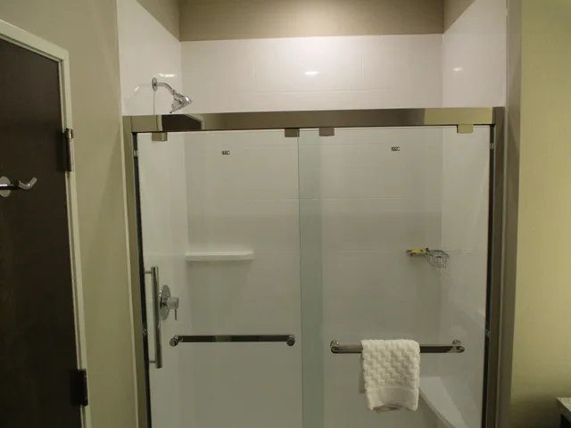 غرفة قياسية بسرير كينج لذوي الإعاقة، Best Western Plus Lakeview Hotel 9/9
