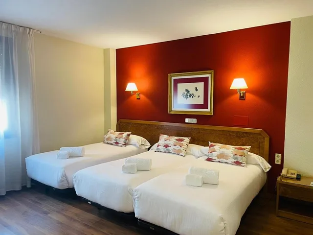 غرفة بسرير مزدوج مع سرير إضافي، Hotel Don Carmelo 4/5
