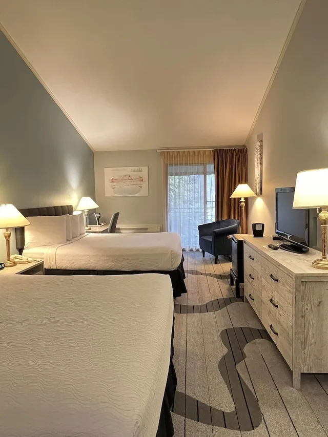 غرفة بسريرين كوين في المبنى الرئيسي، Interlaken Resort 1/1