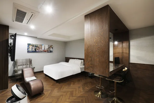 جناح بسرير كوين، Mind Tourist Hotel 4/7