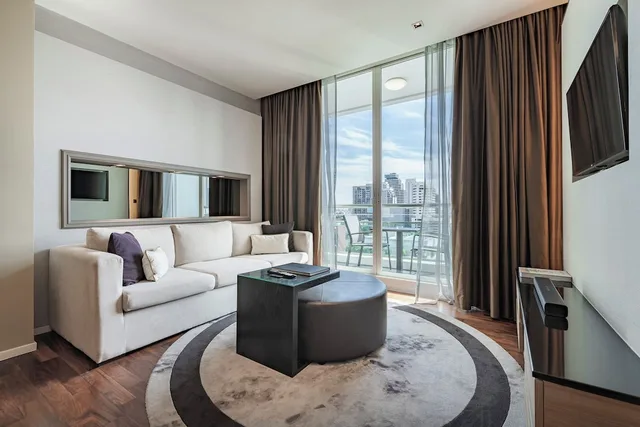جناح بسرير كينج بشرفة، MUU Bangkok Hotel 6/10