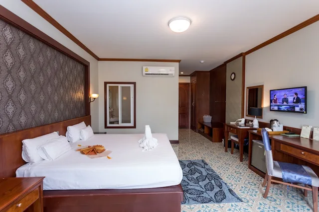 غرفة غراند ديلوكس بسرير مزدوج، Erawan Hotel 2/10