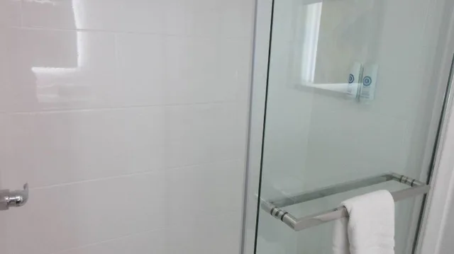 غرفة تنفيذية بسرير كينج، Comfort Inn & Suites Grand Forks near Alerus Center 6/6