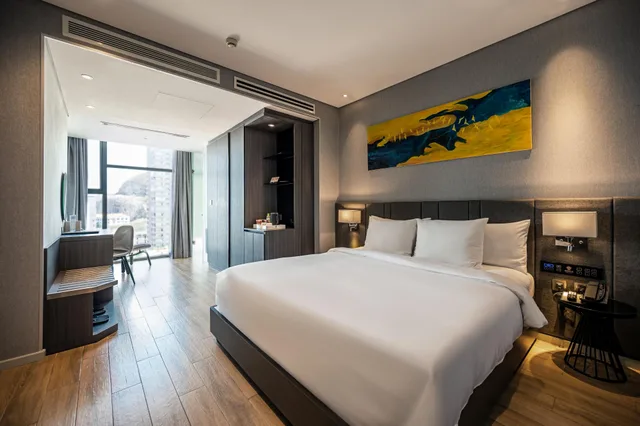 1 Bedroom, Double Bed, Partial Ocean View, Premier Pearl Hotel Vung Tau 1/2