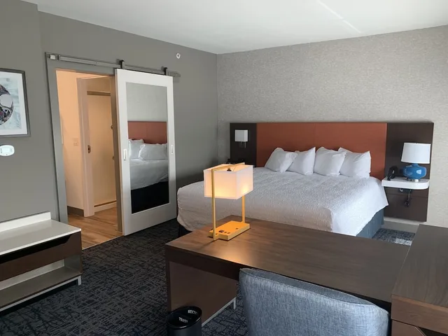 جناح استوديو بسرير كينج مع أريكة، Hampton Inn & Suites Cedar Park North Austin, TX 1/3