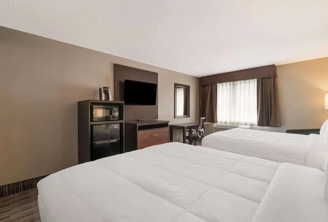 Standard, 2 Queen Beds, Quality Inn & Suites South Portland, ME 5/10