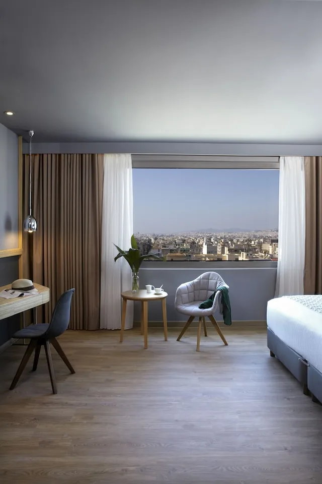 غرفة قياسية بسرير كينج بإطلالة على المدينة، Wyndham Grand Athens 6/8