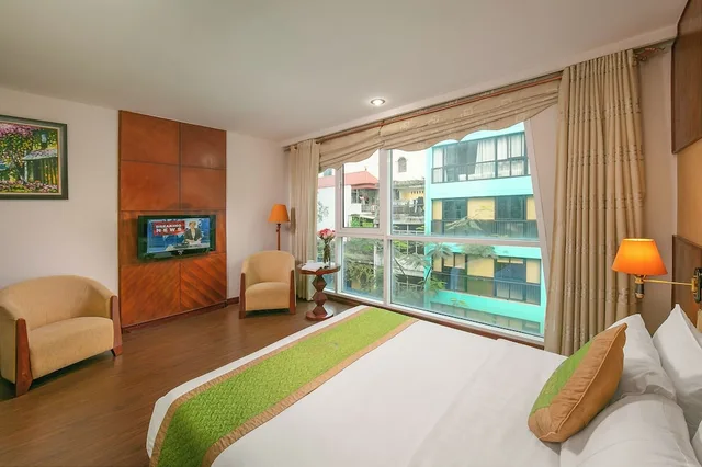 غرفة سوبيريور ثلاثية بسرير مزدوج وسرير فردي، Royal Hotel Nha Trang 2/4