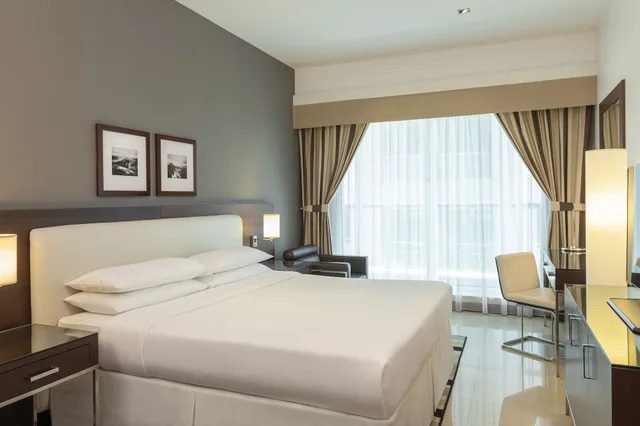 جناح بشرفة بغرفة نوم واحدة، Four Points by Sheraton Sheikh Zayed Road 1/10