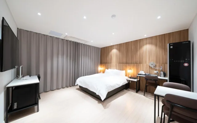 غرفة بريميوم بسرير مزدوج، Ballantine Hotel 1/1