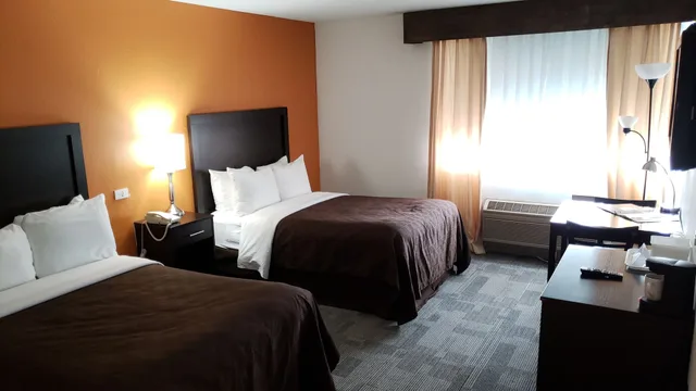 غرفة قياسية بسريرين مزدوجين، Clarion Inn Near McAllen Airport 3/6