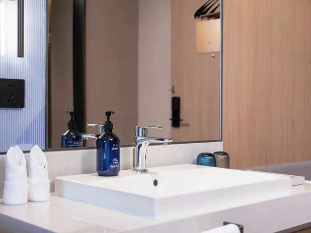 غرفة قياسية بسرير كينج، Holiday Inn Express Qingdao Downtown by IHG 3/4
