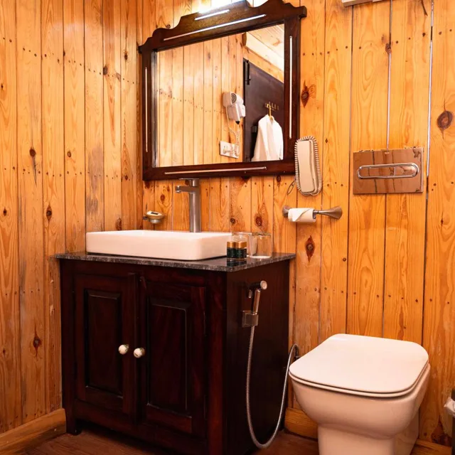 Super Luxury Cottage، Om Vilas Benares 7/9