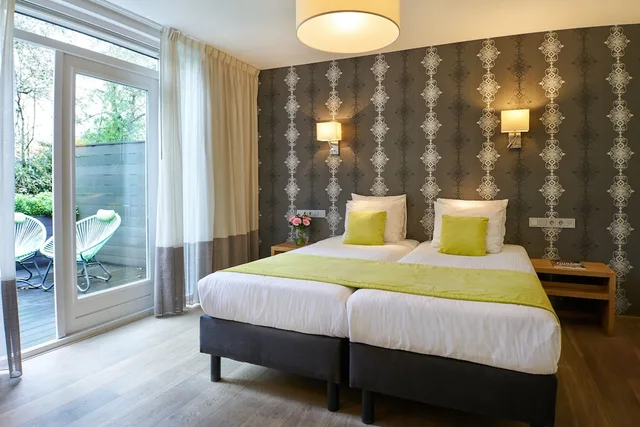 غرفة ديلوكس بسرير كوين بشرفة في الطابق الأرضي، Alp de Veenen Hotel 1/5
