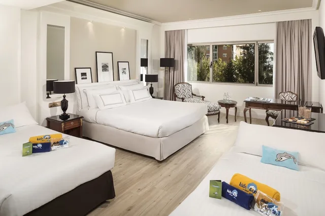 غرفة متصلة سوبيريور بسريرين منفصلين مع أريكة، Melia Madrid Barajas 5/10