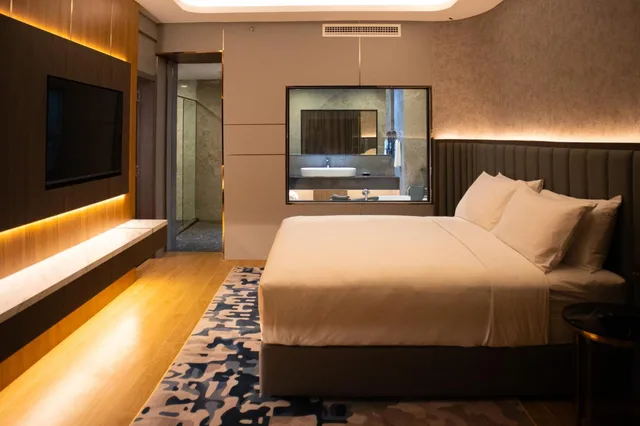 AGlow President Suite، AGlow Hotel Harbor Bay Batam 1/1