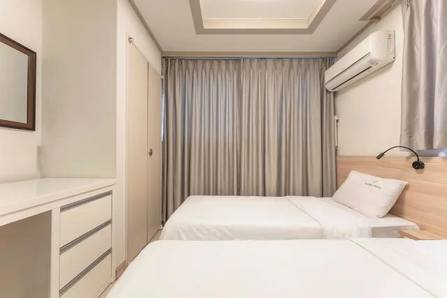 غرفة قياسية بسريرين منفصلين، Staywell Hotel 1/10