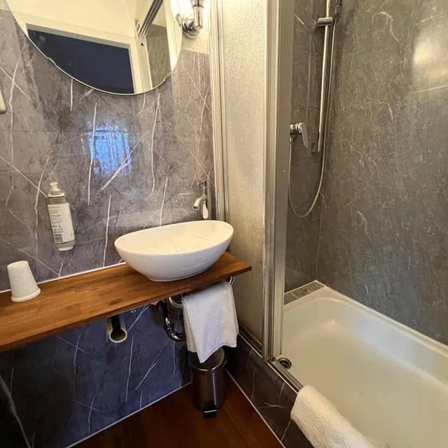 غرفة عائلية، Hotel Galleria 6/8