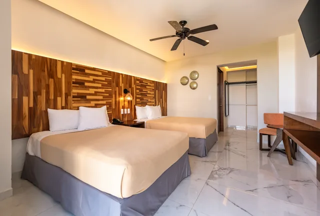 غرفة سوبيريور ديلوكس بسرير مزدوج بشرفة، Marvic Hotel 1/5