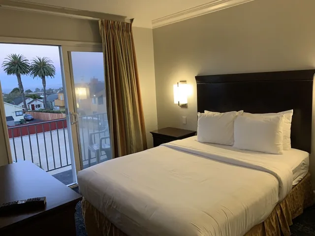 1 Bedroom, Suite, 2 Queen Beds, Balcony, Stargazer Inn And Suites 2/10