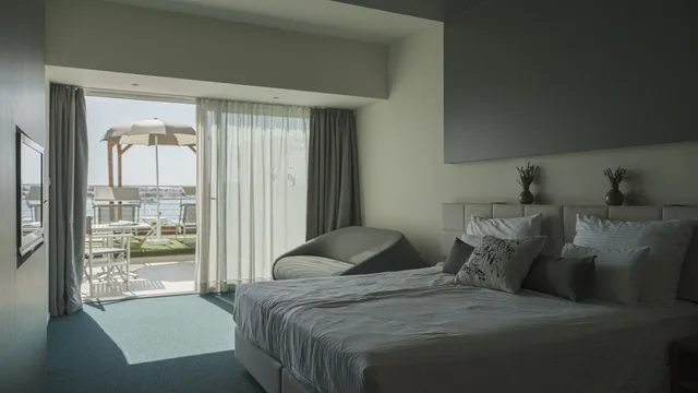 غرفة سوبيريور ثلاثية بسريرين منفصلين بإطلالة على البحر مع أريكة، Hotel Split 1/3