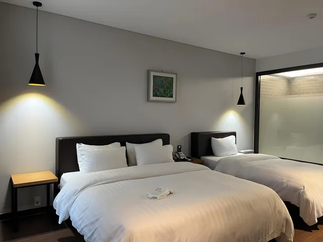 غرفة عائلية بسريرين منفصلين بغرفة نوم واحدة، REST HOTEL 1/1
