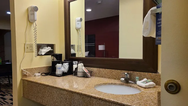 جناح بسرير كينج بحوض جاكوزي، Best Western Shippensburg Hotel 9/10