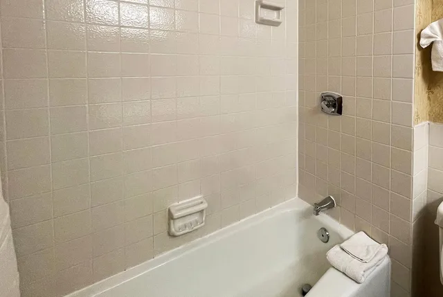 Room, 2 Queen Beds, The Chateau Hotel And Conference Center 7/8