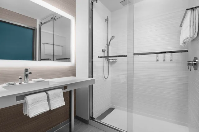 غرفة ديلوكس ركنية بسرير كينج، AC Hotel Miami Brickell 2/2