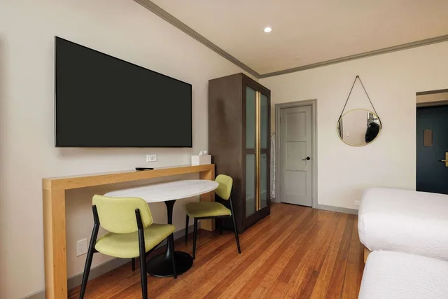 غرفة بسريرين كوين بإطلالة على الحديقة، Inn Marin and Suites, an Ascend Collection Hotel 5/8