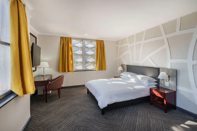 جناح بسرير كينج بإطلالة على المدينة بغرفة نوم واحدة، Protea Hotel by Marriott Lusaka Cairo Road 1/9