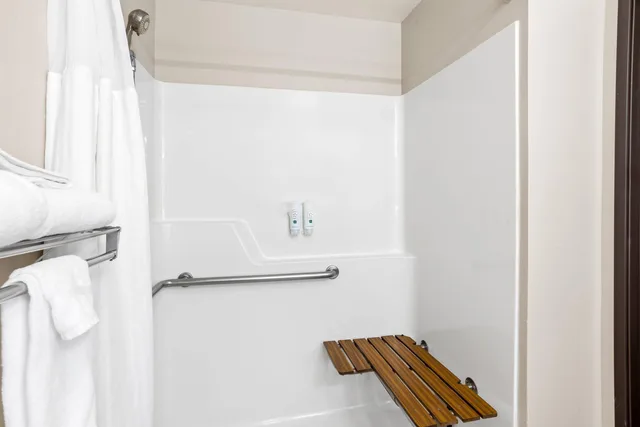 غرفة بسرير مزدوج لذوي الإعاقة، Quality Inn Port Orchard, WA 6/7
