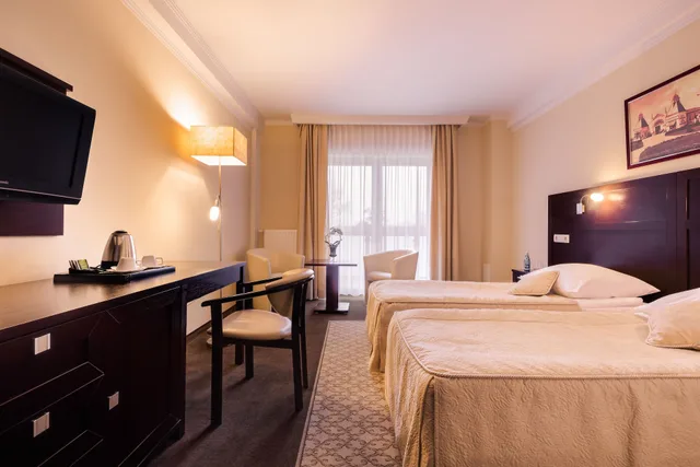 غرفة كلاسيكية بسريرين منفصلين مع سرير إضافي، Hotel Aurora Family Spa 3/10