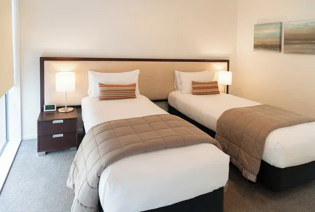 2 Bedrooms, Town House, King and Queen Bed، Boulcott Suites 1/5