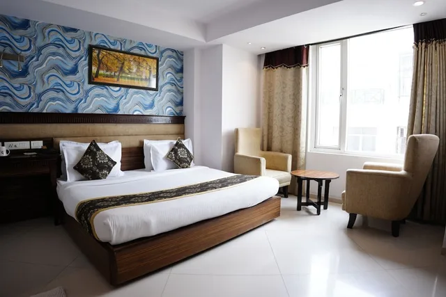 Superior, Queen Bed, City View, The Grand Radiant 2/7