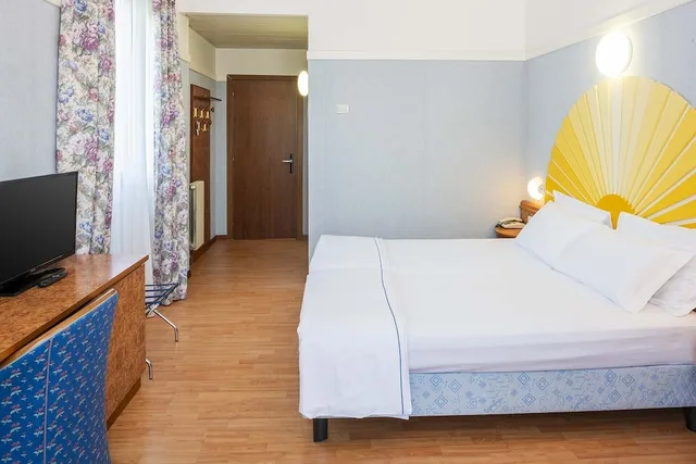 غرفة بسريرين منفصلين بإطلالة على البحيرة، Park Hotel Jolanda 5/6