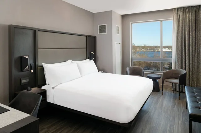 جناح بسرير كينج مع أريكة، Ac Hotel By Marriott Portsmouth Downtown/Waterfront 6/10